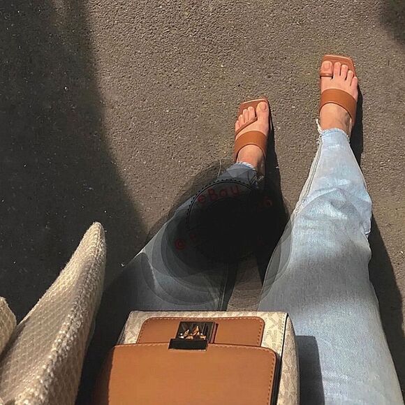 Zara    - Picture 1 of 11